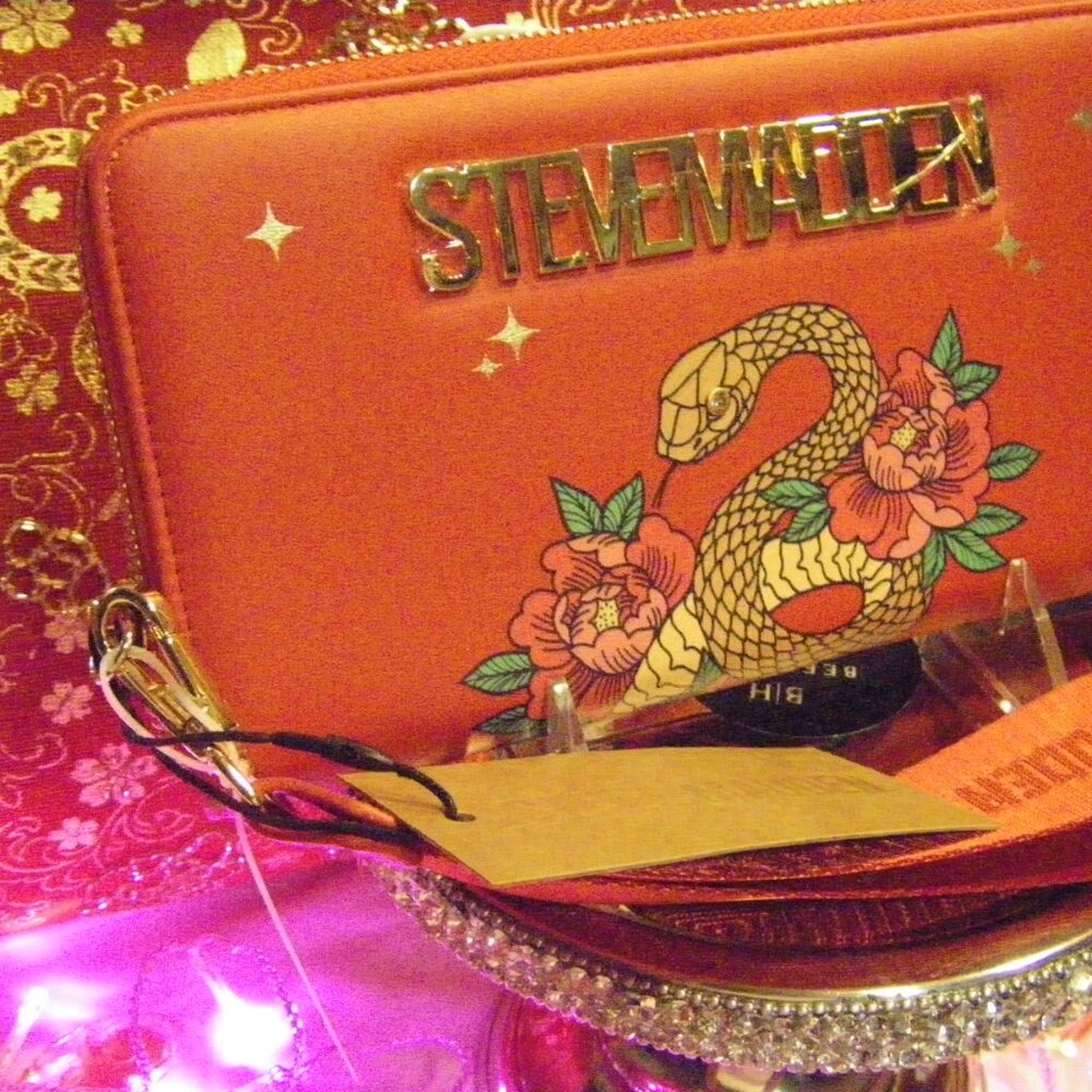 Steve Madden B Zip Large Red Wristlet Lunar New Year Of The Snake NWT - Picture 3 of 12